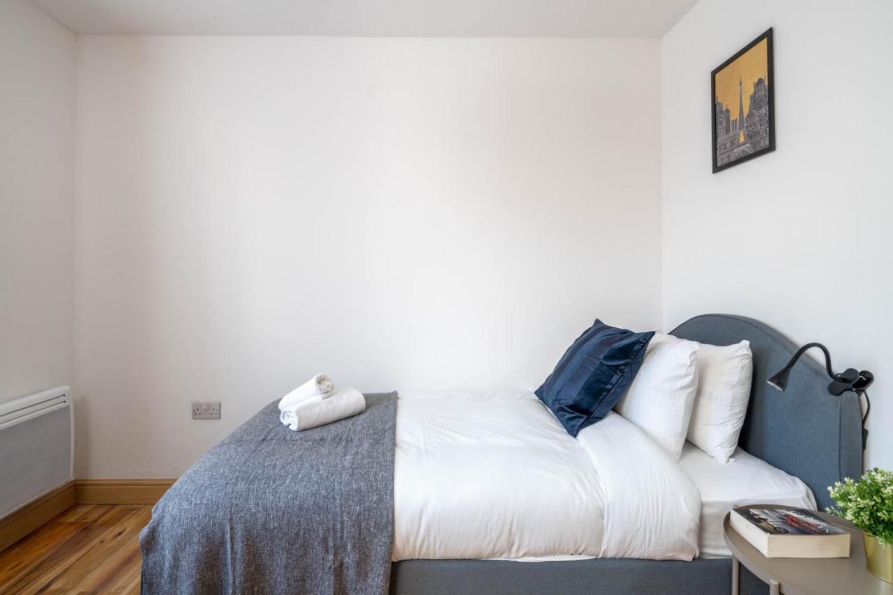 2 Bedroom Flat Near London Excel ภายนอก รูปภาพ