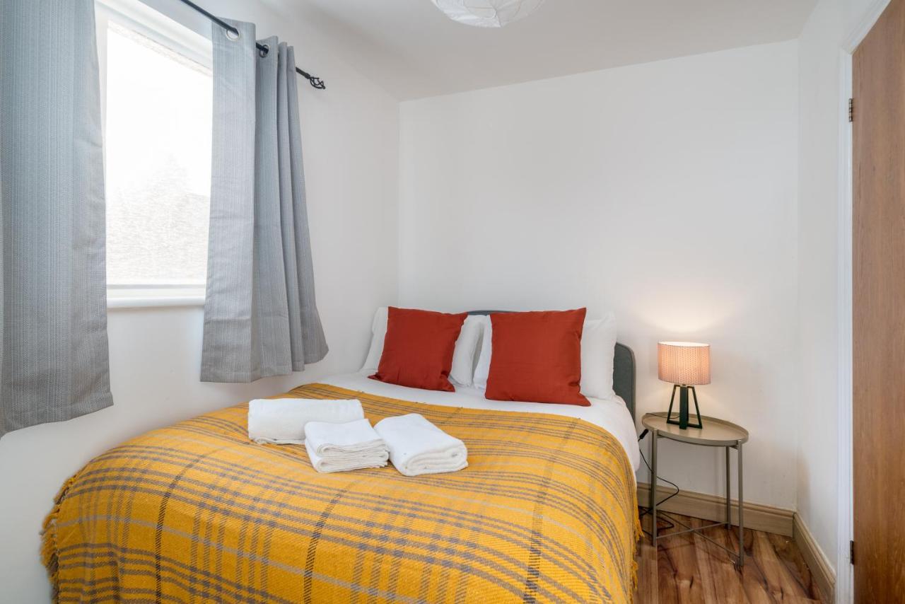 2 Bedroom Flat Near London Excel ภายนอก รูปภาพ